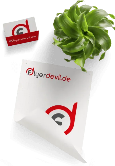 flyerdevil Visitenkarten und Flyer neben einer grünen Pflanze